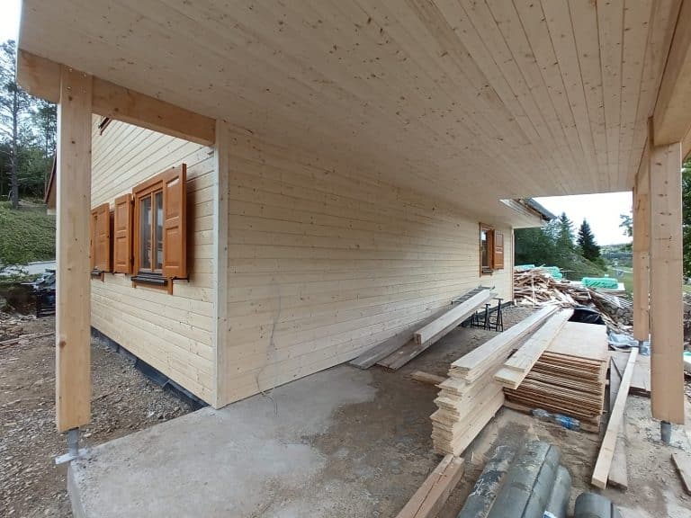 blockhaus-fjord-premium-mit-vordach-und-carport-004