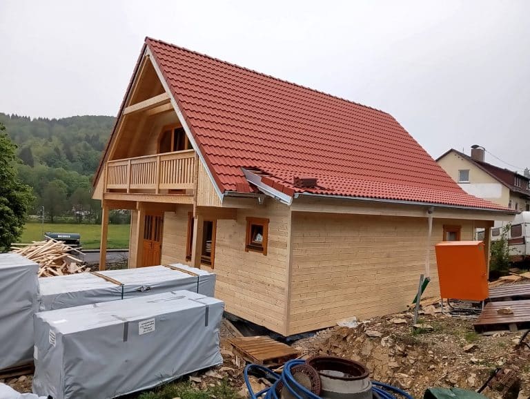 blockhaus-fjord-premium-mit-vordach-und-carport-005