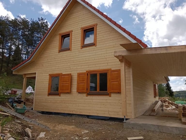 blockhaus-fjord-premium-mit-vordach-und-carport-007